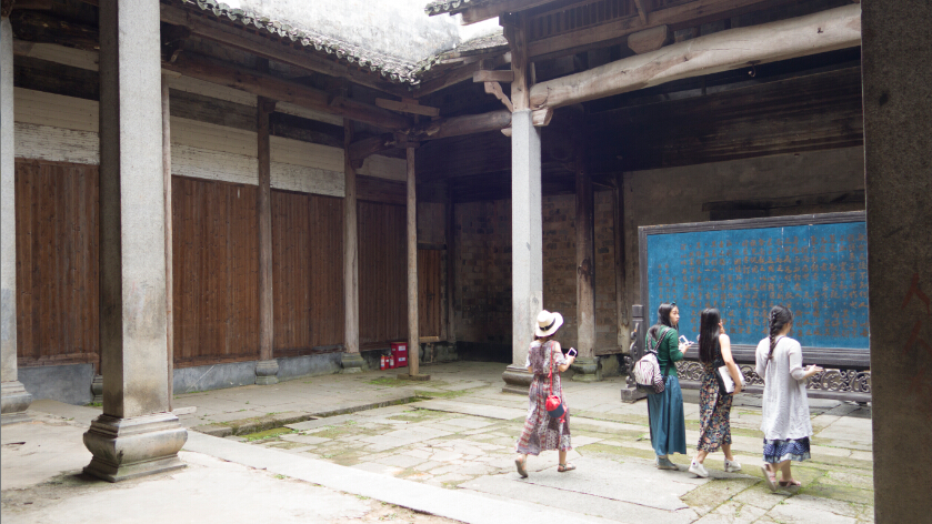 [斑马噗哇噗哇]100张不同的屋檐&mdash;&mdash;照片-连载封面