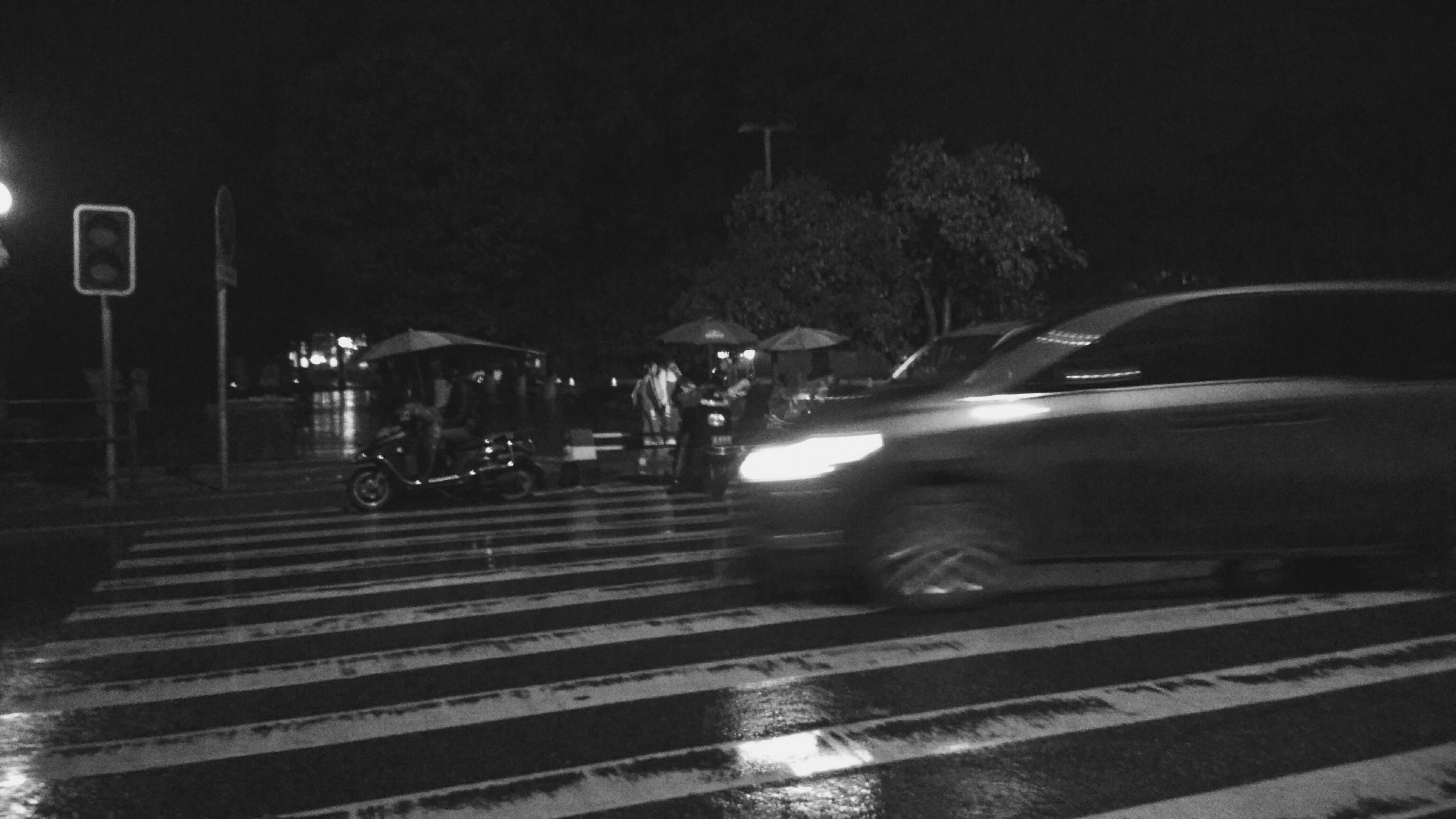 [怪歪]-黑和白--连载封面